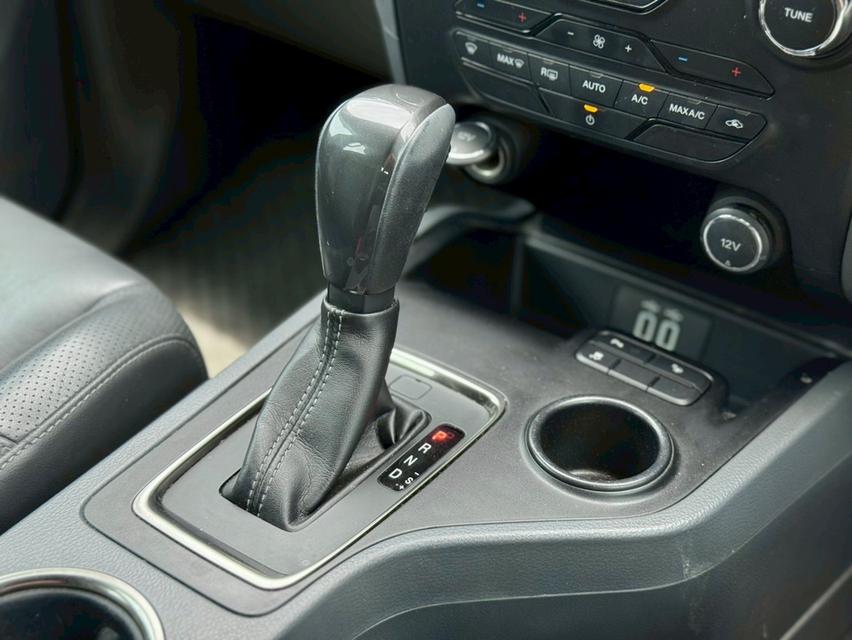 FORD EVEREST Wagon 4dr  Titanium+ 7st Auto 6sp RWD 2.2DC  Y17. สีน้ำตาล  เกียร์ออโต้ 15