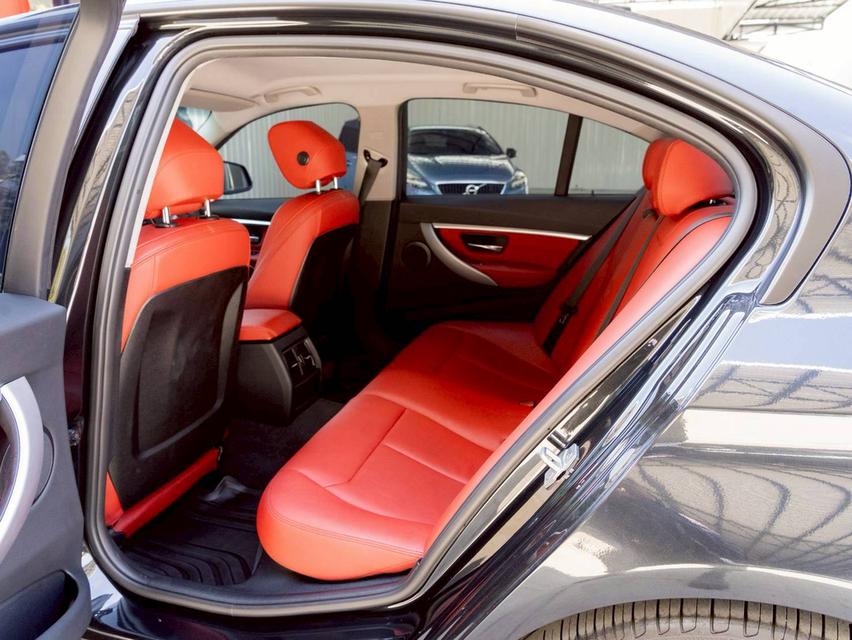 BMW 330e Sport ปีจด 2018 เจ้าของเดียว รถสวยไม่มีอุบัติเหตุ ยางปี 2025 14