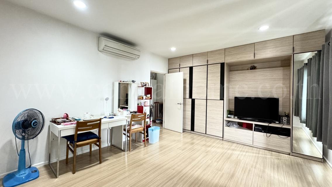 ทาวน์โฮม 3 ชั้น บ้านกลางเมือง รัชดา - วงศ์สว่าง หลังริม  12