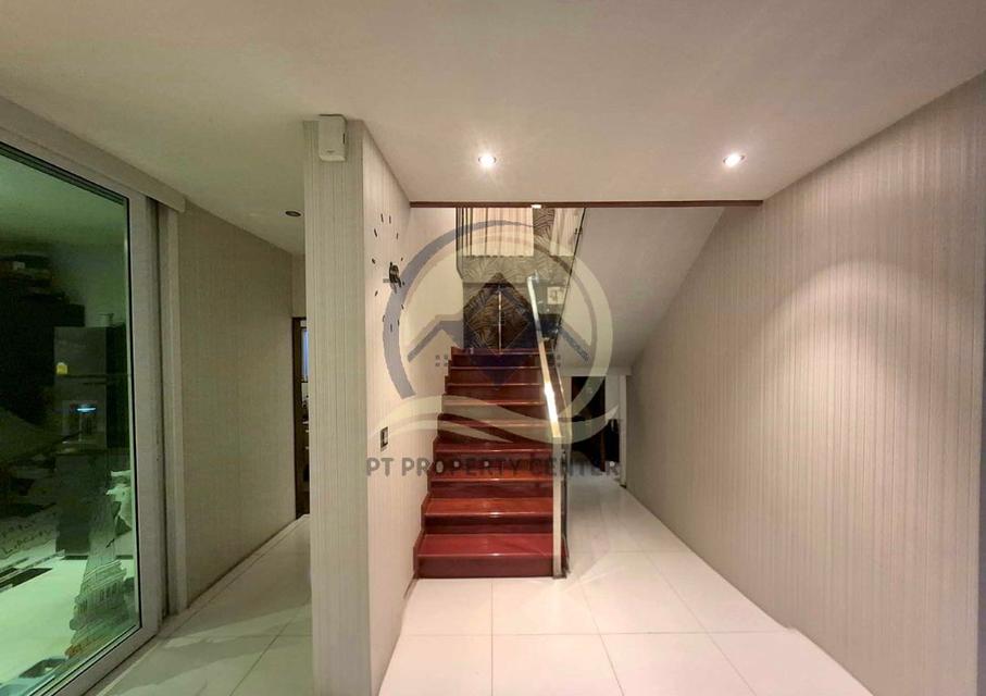 โครงการรัชดานิเวศน์ ซอยประชาราษฎร์บำเพ็ญ 24 ถนนรัชดาภิเษก บ้านเดี่ยว 2 ชั้น สร้างเองสไตล์โมเดริน์ พร้อมสระว่ายน้ำส่วนตัว อยู่ใจกลางเมือง เดินทางง่าย ใ 17