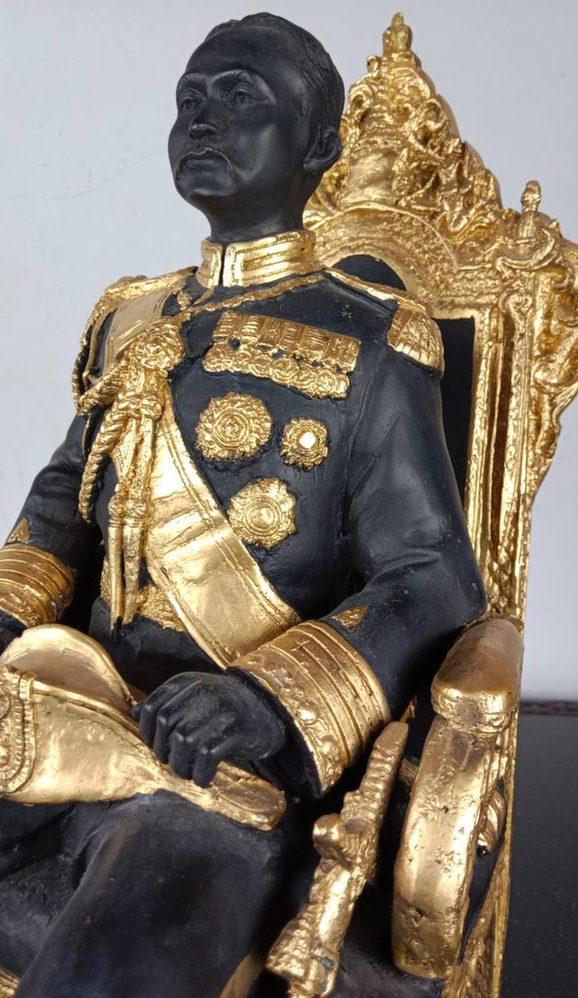 304.พระบรมรูปหล่อในหลวงรัชกาลที่5 พระบาทสมเด็จพระปรมินทรมหาจุฬาลงกรณ์ พระจุลจอมเกล้าเจ้าอยู่หัว ทรงประทับนั่งบัลลังก์ 9