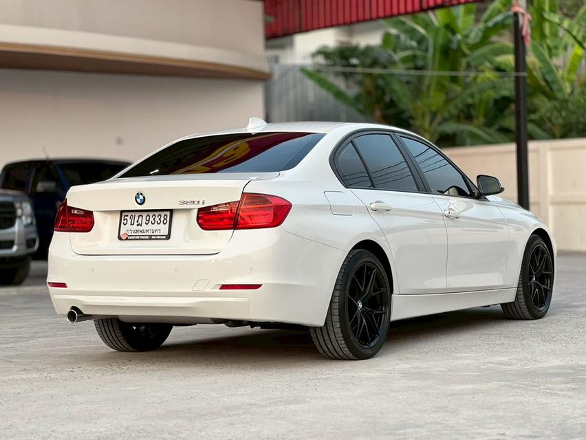ปี 2013 BMW SERIES 3, 320i LUXURY คู่มือ/บุ๊คครบ สภาพดีมาก ไม่เคยชน100% รูปที่ 4