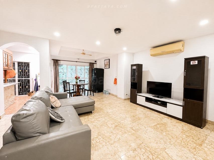 For Sale / For Rent — Pool House at View Point Village, PattayaSingle detached house for sale and rent at View Point Village, Pattaya. Spacious 4