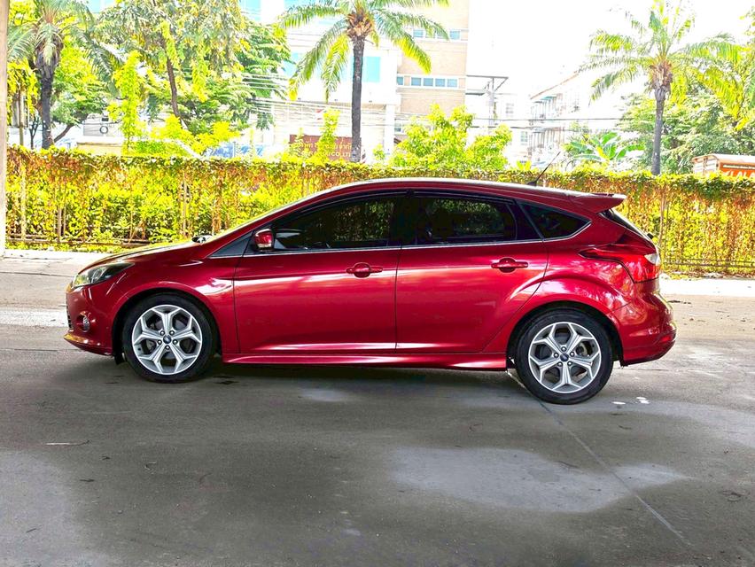 ขายรถ Ford Focus 2.0 Hatchback ปี 2013 สีแดง เกียร์ออโต้ 7