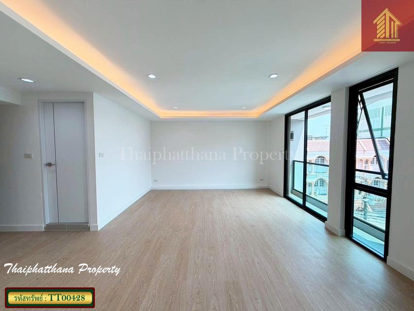 ทาวน์โฮม 4.5 ชั้น สุขุมวิท 101 8