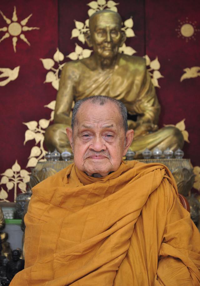 หลวงปู่ทวดเนื้อว่านสบู่เลือด รุ่นเครื่องบินตกเสิ่นเจิ้น วัดสะบ้าย้อย สงขลา ปี2539 6