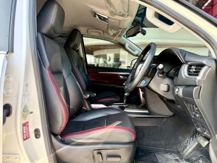 Toyota Fortuner 2.4Commanedr ปี22 รูปที่ 12