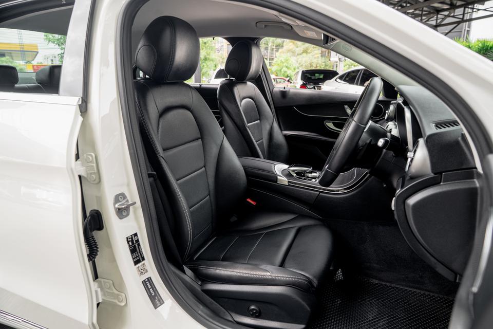 “Mercedes-Benz C220d Avantgarde” ปี 2019 5