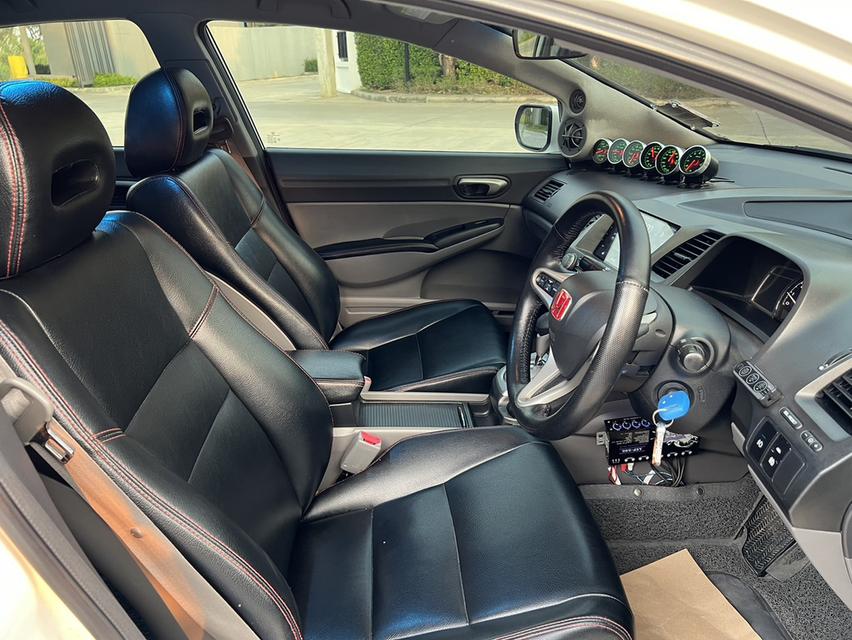 2011 Honda Civic FD ออโต้ สีขาวภายในดำหายาก รถสวยมาก รูปที่ 14