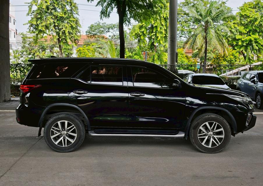 Toyota Fortuner 2.4 V ปี 2019  3