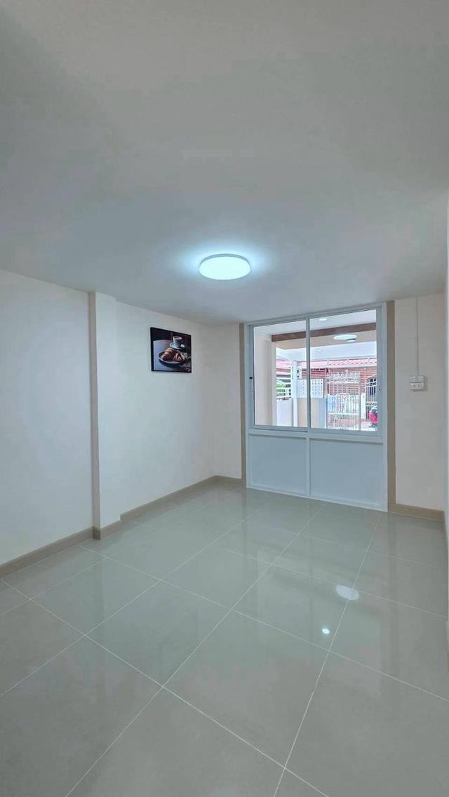 🪴หมู่บ้านพระปิ่น3  บางใหญ่ 🪴ทาวน์เฮ้าส์ 2 ชั้น หลังริม  มีระเบียงรับลมด้านหลังบ้าน มีพื้นที่ด้านข้าง  หมู่บ้านติดถนนกาญจนาฯ บางใหญ่ 18