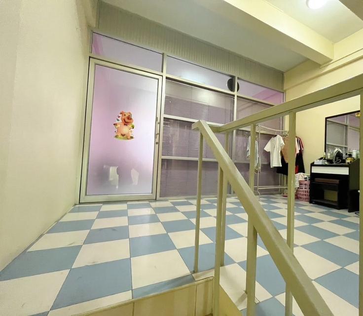 ขายอาคารพาณิชย์ 3 ชั้น ติดถนน ดอนเมือง ซอยประชาอุทิศ 13 ใกล้หัวมุมสี่แยกเนื้อที่ 21.5ตารางวา 9