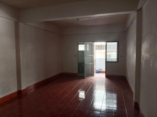 ขายหอพักนาป่าชลบุรี ขายหอพัก2ชั้น 20ห้อง เนื้อที่ 158 ตารางวา ค่าเช่าห้องละ 2,500 บาท 4