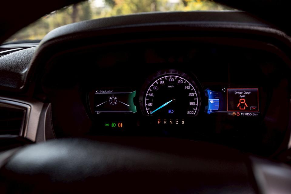 Ford Everest 2.2 Titanium ปี 2015 สีแดง รูปที่ 14