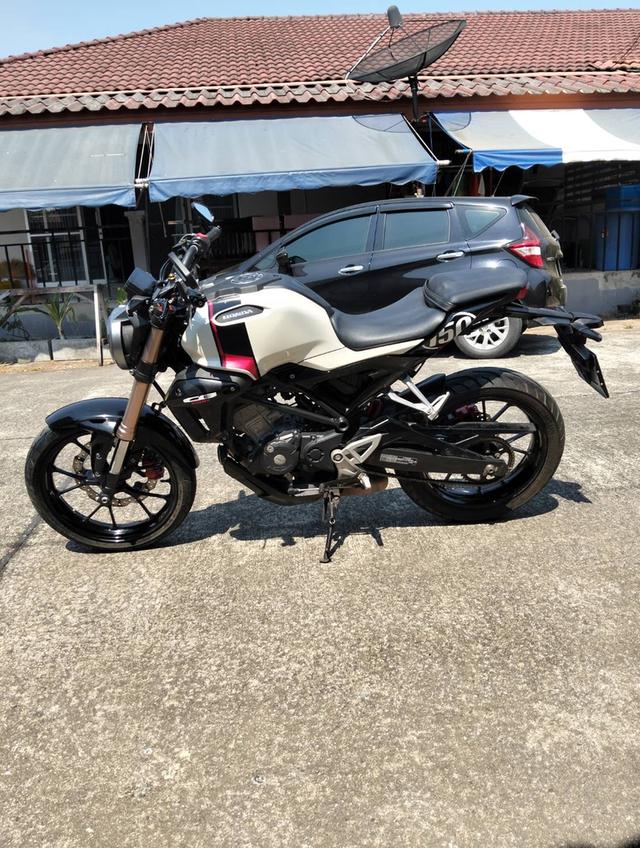 มอเตอร์ไซด์ Honda CB 150 สีขาว-ดำ 2
