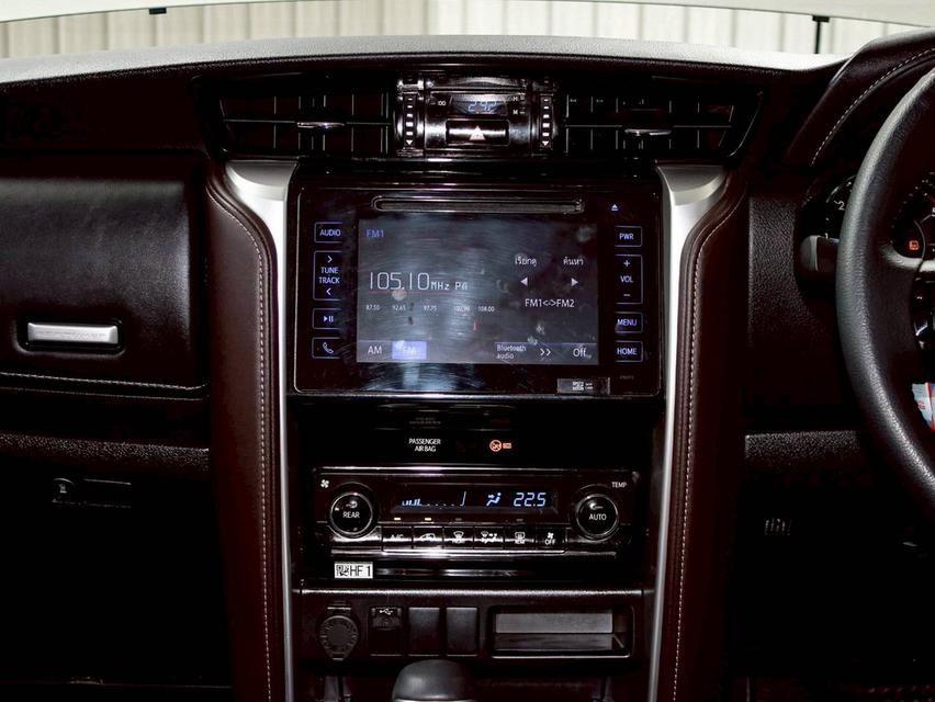 ขาย Toyota Fortuner 2.4V ปี20 9