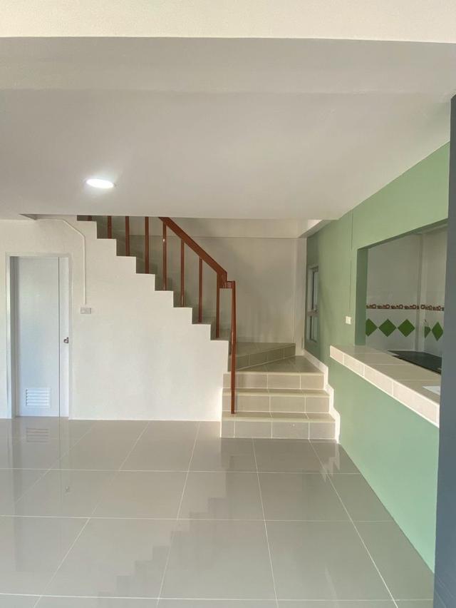 ทาวน์เฮาส์ 2 ชั้น ,หลังมุม เนื้อที่ 23.9 ตร.วา ขายหมู่บ้านกลอรี่เฮาส์ ถ.รามอินทรา 65 แยก 2-2 แขวงท่าแร้ง เขตบางเขน กรุงเทพฯ  6