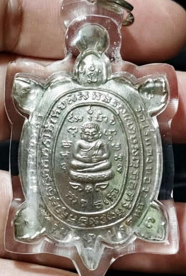 พระเก่าเลี่ยมกรอบพลาสติกเก่าค่ะ