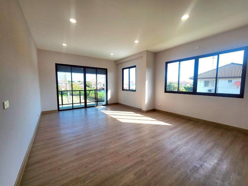 ขายบ้านมือสองตกแต่งใหม่ โครงการ ชลลดา บางบัวทอง (Chonlada Bangbuathong) หลังริม คุณภาพแบรนด์ LH เนื้อที่ 76 ตร.ว. 15