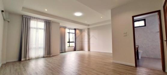 ขายทาวน์โฮม 3.5 ชั้น ขนาดใหญ่ หลังมุม 42.3 ตรว. ลาดพร้าว 25 หน้าบ้านกว้าง 12 เมตร ใกล้แยกรัชดาลาดพร้าว ใกล้ MRT ลาดพร้าว 2