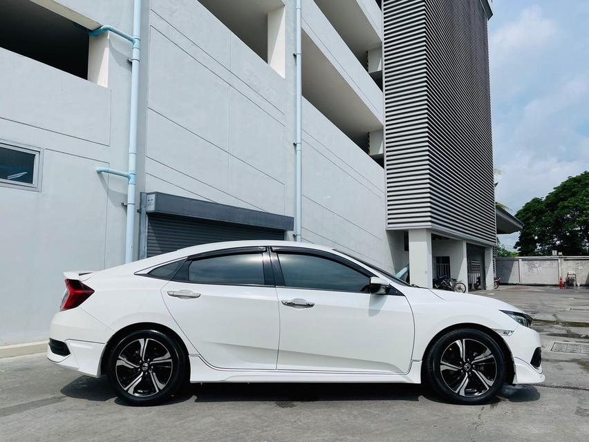 HONDA CIVIC 1.5TURBO RS ปี2017 สีขาว TOP 5