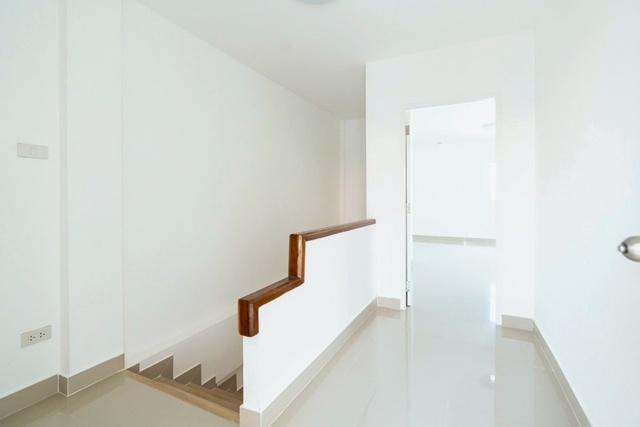 ถ.สุขุมวิท นิคมอมตะชลบุรี 2.5 กม.คลองตำหรุ 2นอน 3 น้ำ เทศบาลตำบลคลองตำหรุ500ม. เช่า-ขายทาวน์โฮมใหม่ 21 ตร.วา.163 ตร.ม. 2 8