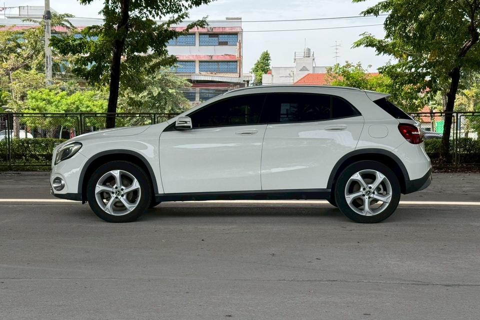 Mercedes-Benz GLA200 1.6 W156 Urban SUV AT ปี 2019 8