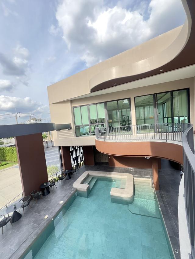 บ้านเดี่ยว ติดถนน ใกล้ทางด่วนเพียง 400 เมตร 4 ห้องนอน 4 ห้องน้ำ 3 ที่จอดรถ ราคราเริ่มต้น 8.99 ล้านบาท 9