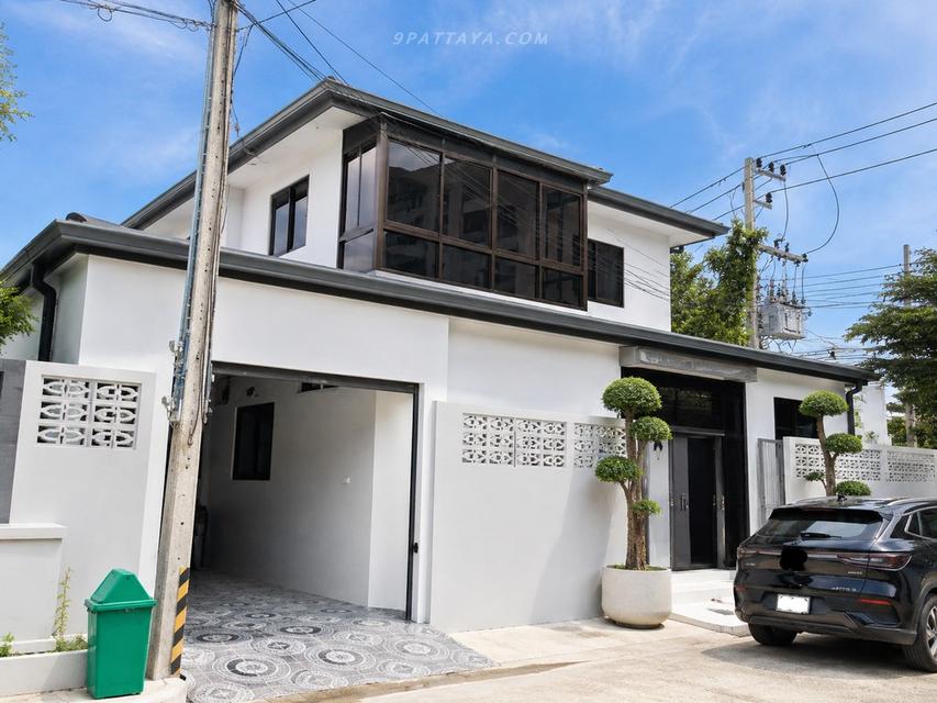 Corner Pool Villa ขายพร้อมผู้เช่า | Baan Suan Lalana จอมเทียน พัทยา ✨ ขาย 14,500,000 บาท — พูลวิลล่าหัวมุม รีโนเวทใหม่ทั้งหลัง 4 ห้องนอน 17