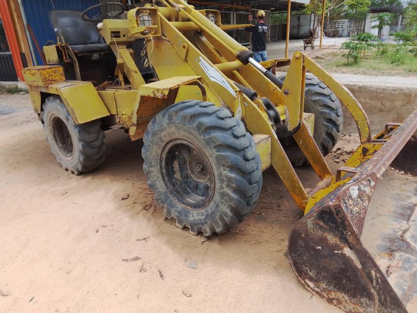 รถตักหน้าล้อยาง (สไตล์ Komatsu) พร้อมใช้งาน