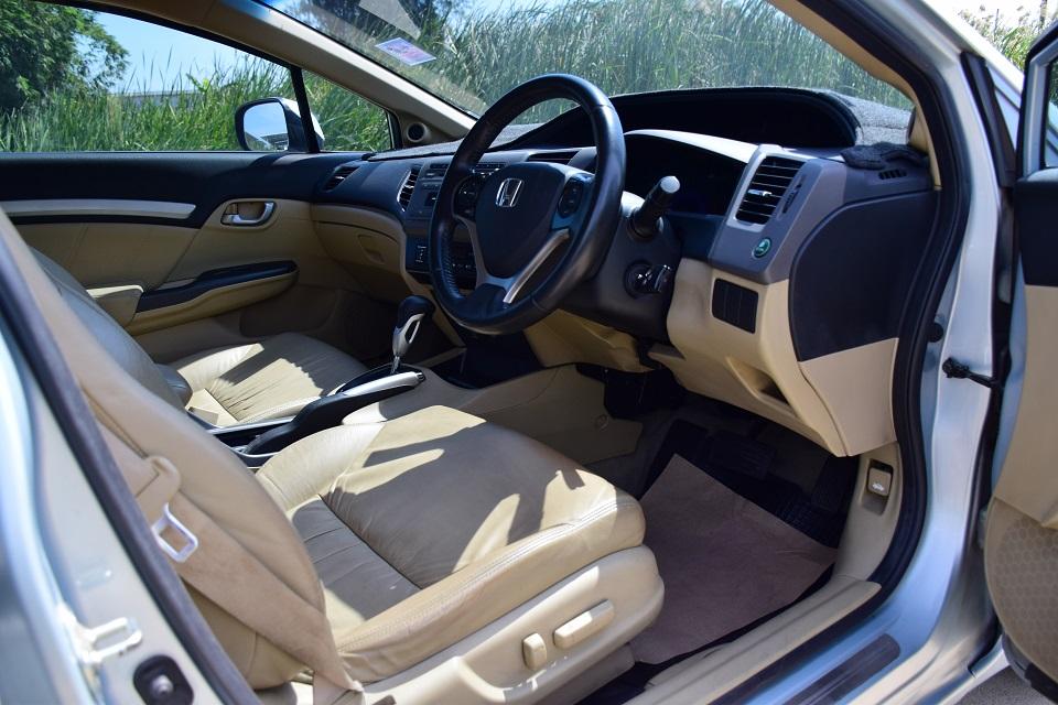 ขายเพียง 248000 บาท ปี2012 รถสวยมือเดียวจากป้ายแดง CIVIC FB 1.8E เบาะหนังแท้ไฟฟ้า แอร์จอ  ครูสคอลโทล กุญแจรีโมท2ดอกครบขับดี โทร 0957401229ไดีไลน์UTBP  8