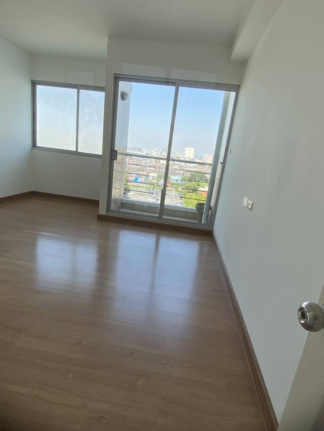 Sell by owner hard up for cash 750 m from MRT. 3