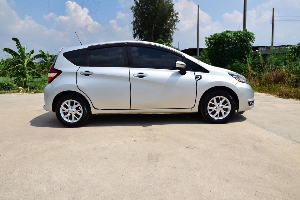 ตัวท็อปรถบ้านมือเดียว ฟรีดาวน์ NISSAN NOTE 1.2VLปี17 เกียร์ออโต้ พุตสต๊าท กุญแจคีเรท 2ชุดเบาะหนังแท้แอร์จอ ขับดีมากประหยัดน้ำมัน กล้อง360โทร0957401229 รูปที่ 14