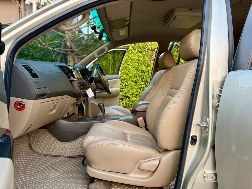 Toyota Fortuner 2.7V auto ปี 2013 โฉมหน้าแชมป์ สีบรอนซ์ทอง เจ้าของดูแลอย่างดี มือเดียว รูปที่ 8