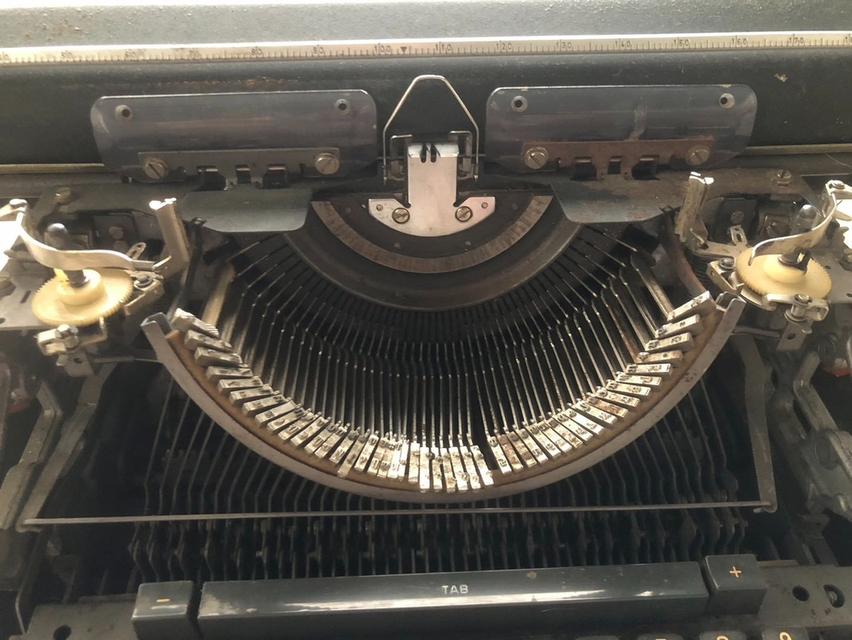 เครื่องพิมพ์ดีด Olympia SG-3 แป้นพิมพ์ไทย หายาก น่าสะสม เหมาะใช้งานหรือเป็นของตกแต่งวินเทจ (นัดรับบางบอน 1) 5