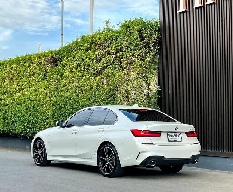 Bmw 330eMsport ปี 2020 Bsi 5 ปี 100,000  km หมด 20/12/2025 วารันตี 5 ปี 200,00 หมด 20/12/2025 4