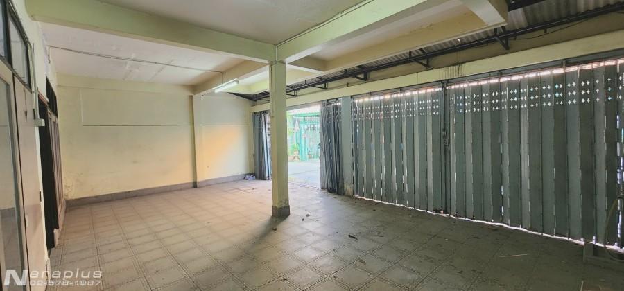 69030200 : ขายทาวน์เฮ้าส์ 2 ชั้นหลังมุม 2 หลังติด พร้อมต่อเติมหน้าบ้าน เนื้อที่หลังละ 15 ตารางวา รวม 30 ตารางวา ถนนเอกชัย 30 จอมทอง กรุงเทพฯ ทำเลดี เด 4