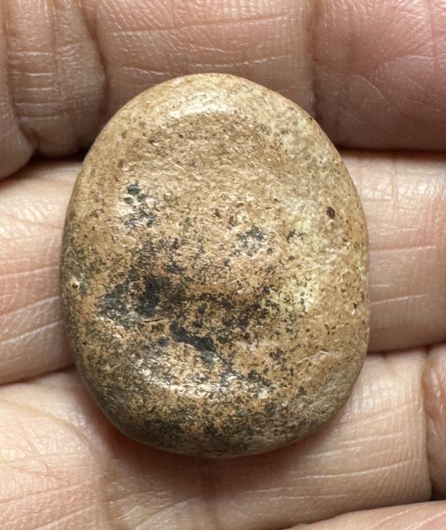 พระกำแพงซุ้มกอ พิมพ์กลาง มีราดำ 2