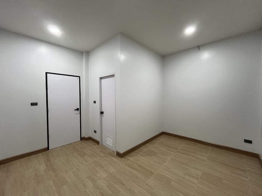 🏡 บ้านเดี่ยวที่มาพร้อมความเป็นส่วนตัวด้วยดีไซน์พิเศษ 2 ห้องนอน 2 ห้องน้ำ 1 ที่จอดรถ และสวน ส่วนตัวภายในบ้าน กับพื้นที่ใช้สอย 100 ตรม. ที่ดินเริ่มต้น 14