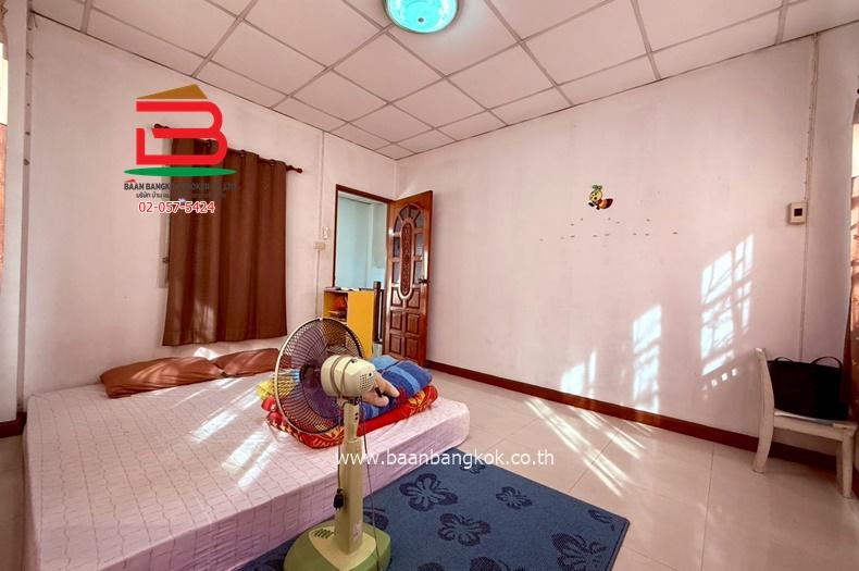 บ้านแฝด 2 ชั้น หมู่บ้านนันทนาการ์เด้น บางปลา 22 (ใกล้โรงพยาบาลจุฬารัตน์ 3 อินเตอร์) เนื้อที่ 36 ตรว. ตำบลบางปลา อำเภอบางพลี สมุทรปราการ 10