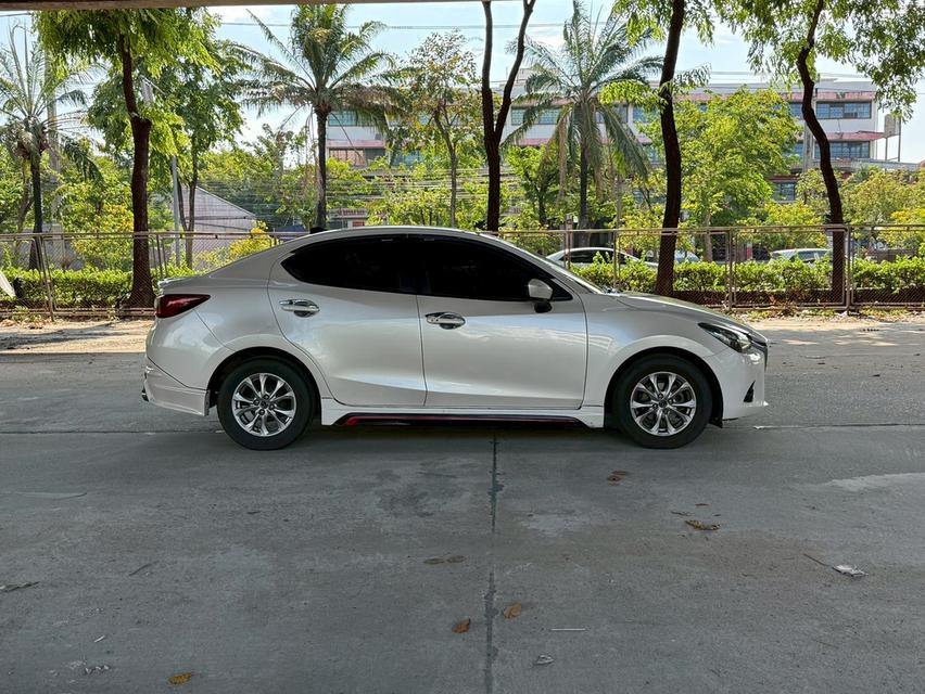 ขายรถ mazda2 1.3 High Sedan ปี 2015 สีขาว เกียร์ออโต้ 8