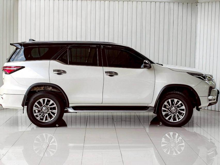Toyota Fortuner 2.4V 4wd Leader ปี22