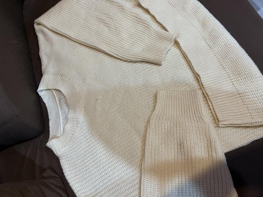 เสื้อแขนยาวไหมพรม สีขาว