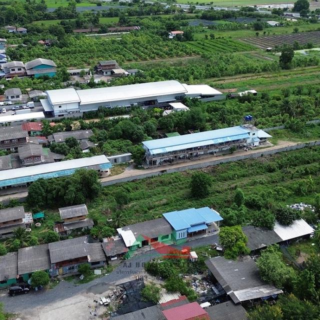 ขายที่ดินพร้อมสิ่งปลูกสร้าง ขนาด5ไร่ หน้ากว้าง25เมตร ด้านหน้าติดคลอง3 คลองหลวง 3