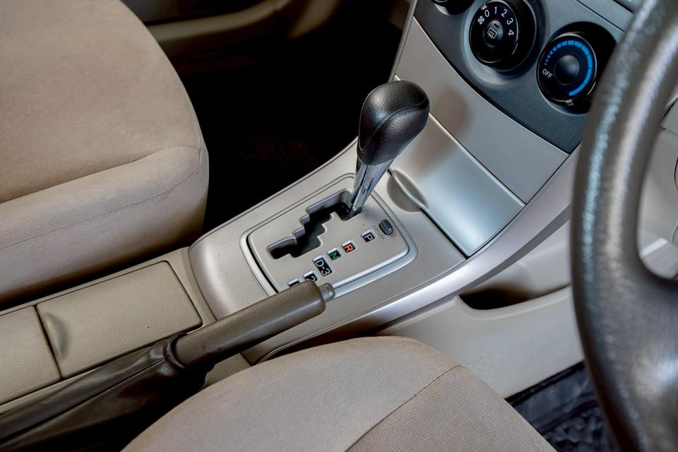 Toyota Altis 1.6E ปี 2009 เกียร์ออโต้ สีเทา สวยสภาพดี 16
