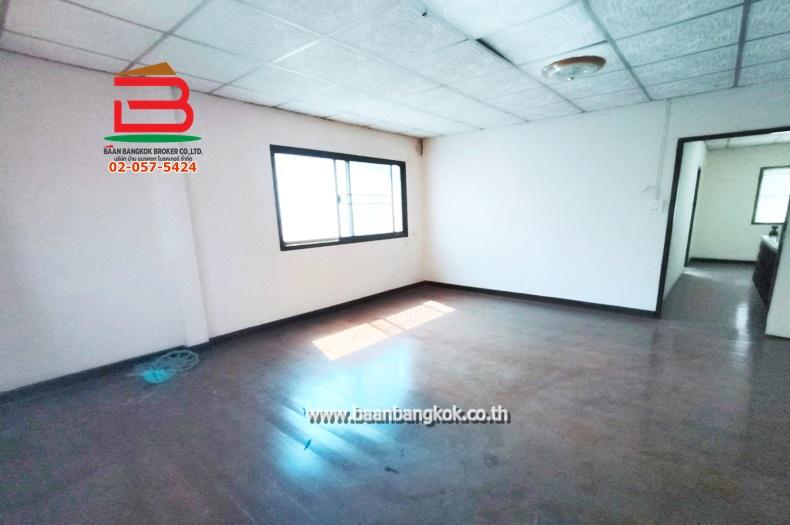 ทาวน์เฮาส์ หมู่บ้าน ปิ่นเจริญ 4 (ซอยนาวงประชาพัฒนา 17) เนื้อที่ 17.5 ตรว ถนนวิภาวดี แขวงสีกัน(บ้านใหม่) เขตบางเขน(ตลาดขวัญ) กรุงเทพมหานคร 9