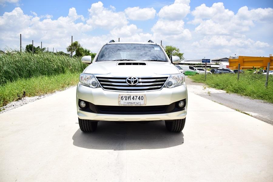#รถครอบครัว ฟรีดาวน์ # TOYOTA FORTURNER 2.5V เกียร์ออโต้ พ.มัลติฟังชั่นส์ แอร์ดิจิต๊อล เบาะหนังไฟฟ้า ยางใหม่กิ๊ฟกล้องหลัง โทร0957401229 ไอดีไลน์ UTBP  11