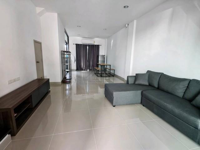 ให้เช่าทาวน์โฮม 3 ชั้น 4 ห้องนอน โครงการพรีเมียม เพลส พหลโยธิน-รามอินทรา ติดถนนเทพรักษ์ ใกล้ BTS สายหยุด สะพานใหม่ 2