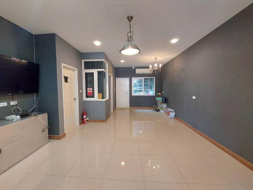 ขาย/ให้เช่าทาวน์โฮม 3 ชั้น โกลเด้นทาวน์ ซ.นวมินทร์ 42 แยก 27 บึงกุ่ม 5 ห้องนอน 4 ห้องน้ำ ต่อเติมครบ คุ้มค่าทุกตารางนิ้ว 6