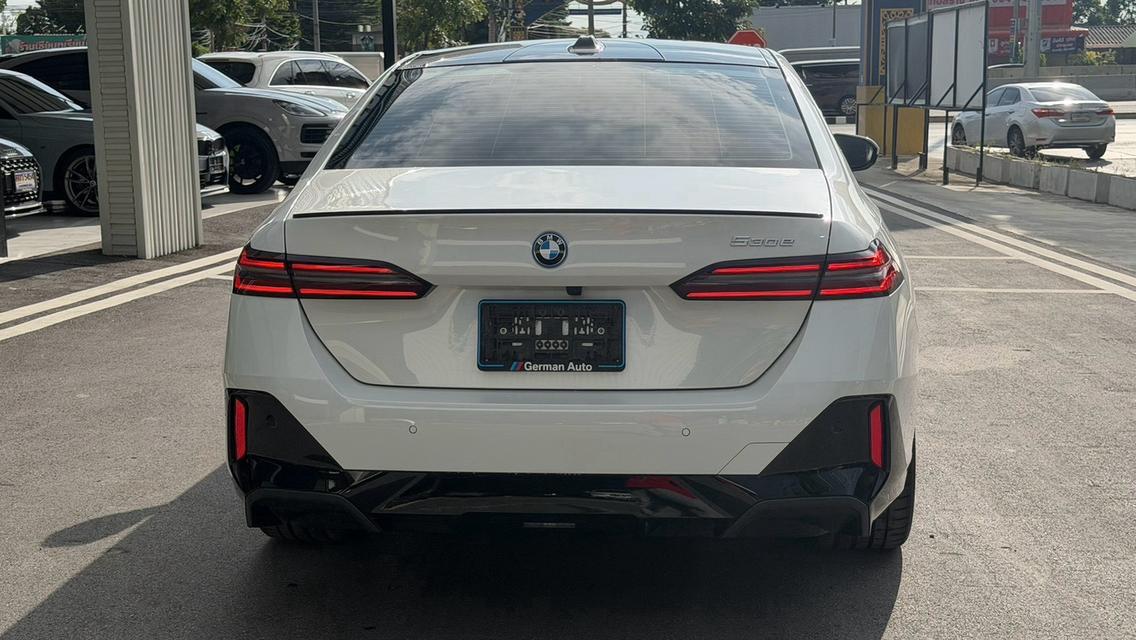 BMW 530e M-SPORT PRO G60 2024 สีขาว รถสวยเหมือนใหม่ BSI Warranty เหลืออีกยาวๆ รูปที่ 13